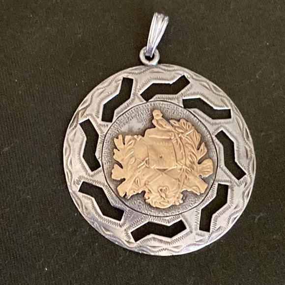 Guatemalan 900 Silver Pendant with Bird w/ Goldtone Center- Marked 900. Round - Picture 5 of 10